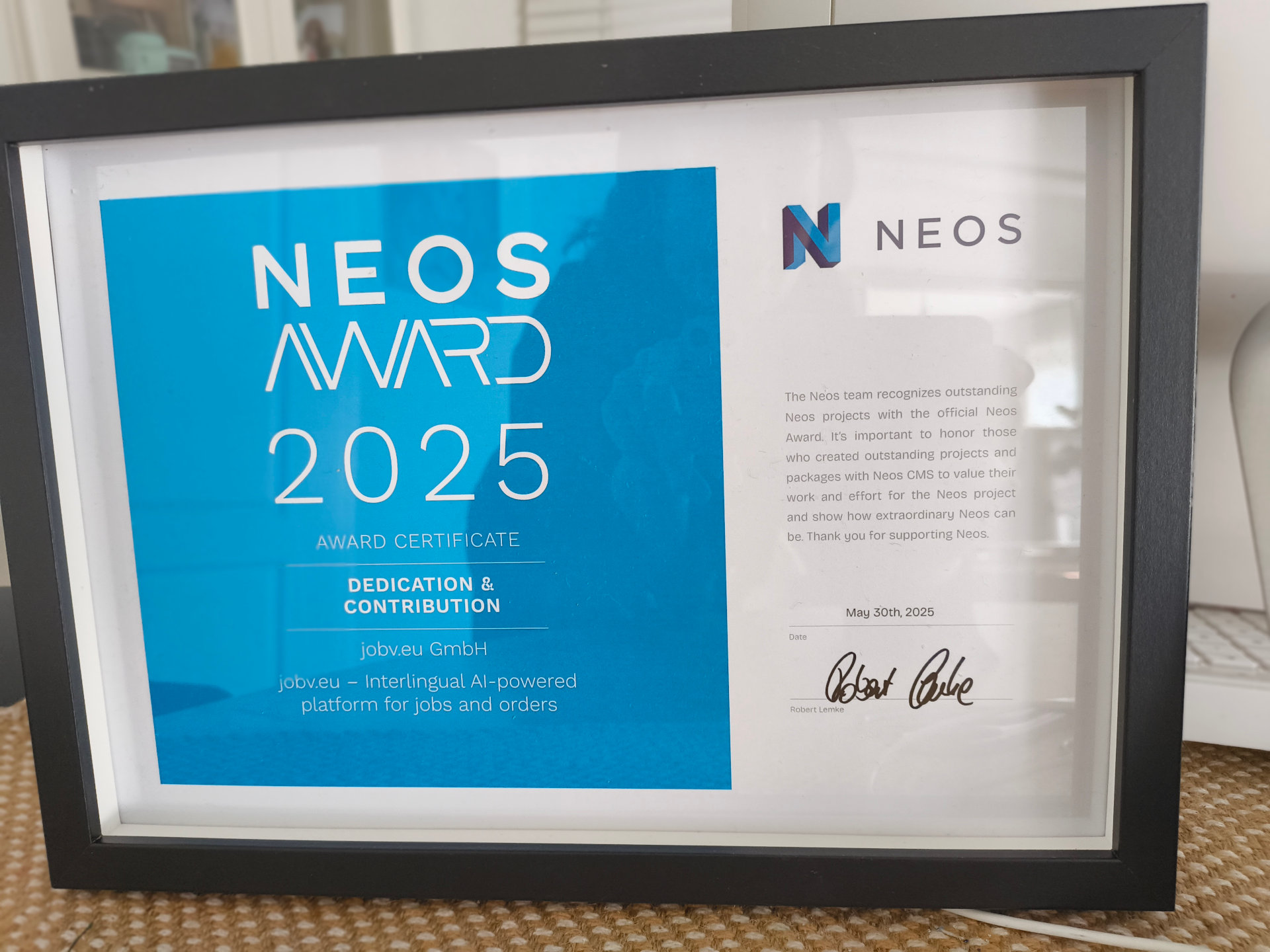 Das Zertifikat des Neos Dedication Awards